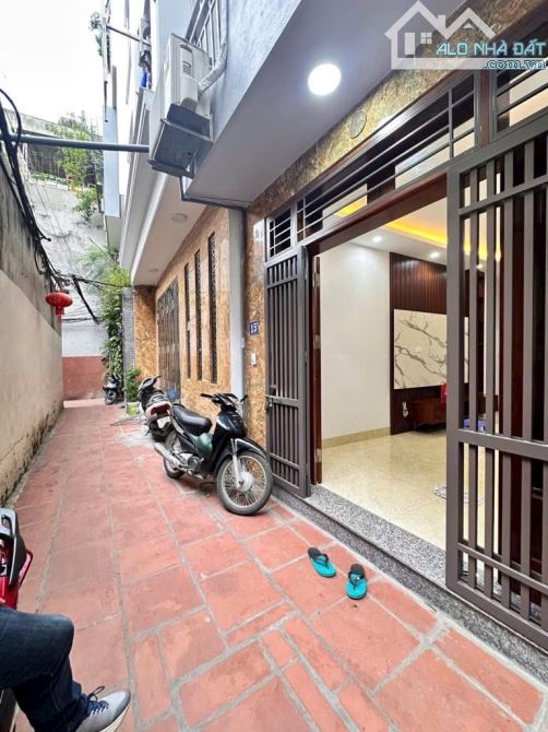 Nhà ngõ thông Cổ Nhuế, 34m², 5 tầng, Gần đường ô tô, Giá chỉ 7.3 Tỷ