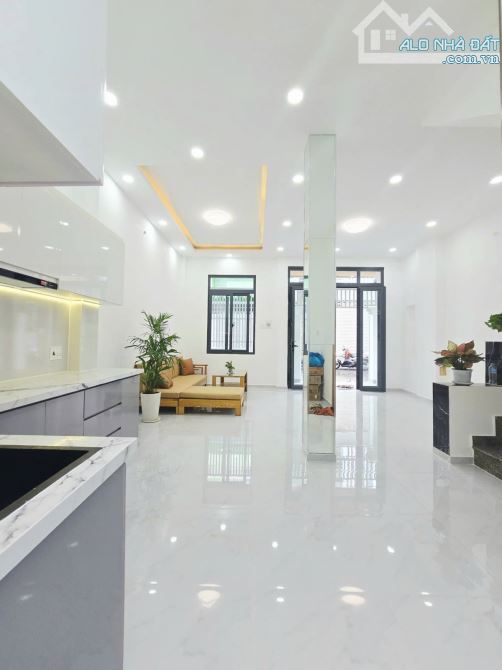 HXH 6M - NGUYỄN VĂN GIÁP - BÌNH TRƯNG ĐÔNG - QUẬN 2 - NHÀ 3 TẦNG