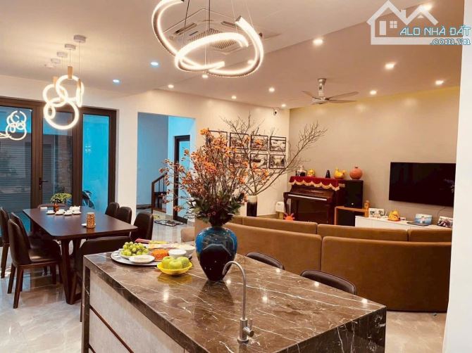 🎁 Bán Villa 143m2_4 tầng sân cổng kđt_ khu đấu giá 618 ngô gia tự