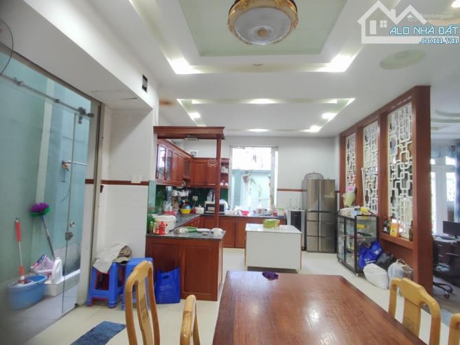 Căn góc 2 Mặt tiền, đường 8m, 3 tầng, 98m2, chợ Bình Trưng, Nguyễn Duy Trinh, 9.2 tỷ