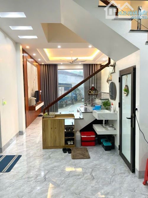 BÁN NHÀ 2 TẦNG DT 104M, 2 TẦNG 3 PHÒNG NGỦ 1,9 TỶ.