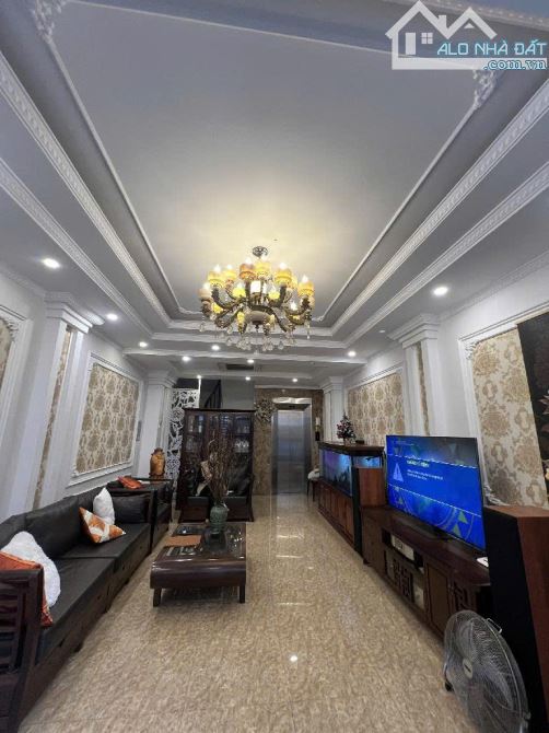 BÁN NHÀ ĐỀN LỪ_NGÕ RỘNG_NỘI THẤT ĐẲNG CẤP_THANG MÁY XỊN