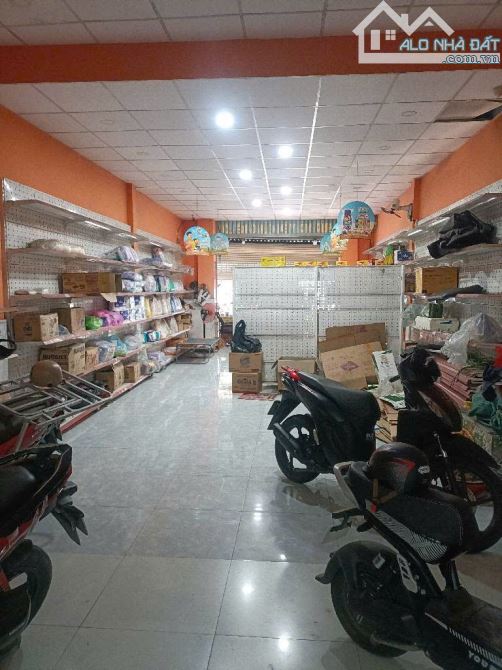 Bà Điểm (XTT-HM) bán nhà 200m2(5x40) MT kinh doanh đường Dương Công Khi giá 8,5tỷ.