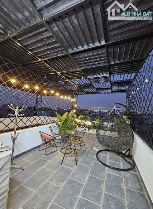 Nhỉnh 9 tỷ / 53/60 M2 Nhà 6 tầng / Ô tô Thạch Bàn