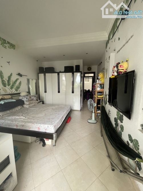 Nhà gần sân bay, 90m2, 4 tầng, xe hơi tới nhà, chỉ 10.2 tỷ