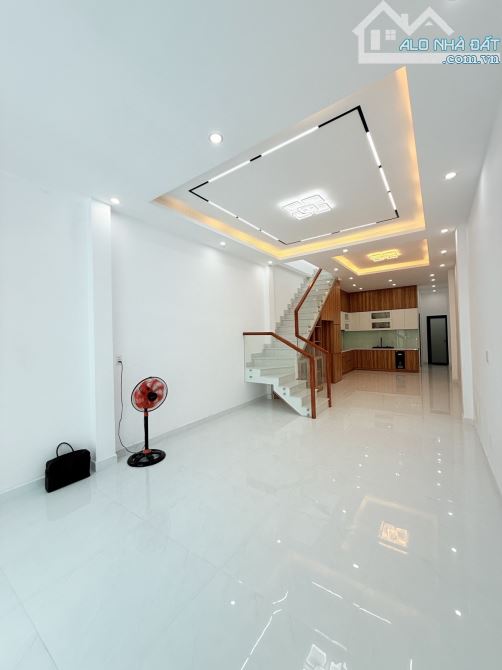 BÁN NHÀ MẶT TIỀN KINH DOANH ĐÔNG HƯNG THUẬN, 95m2 2 Tầng Mới Đẹp, ngay Tham Lương giáp TB - 10