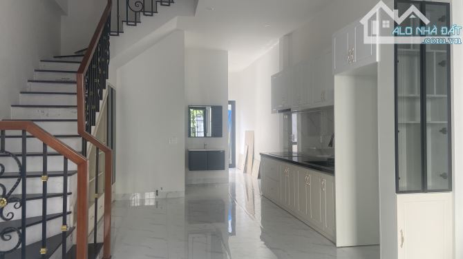 Bán nhà mới mang vali vào ở sau lưng đồng khởi đường ô tô - 10