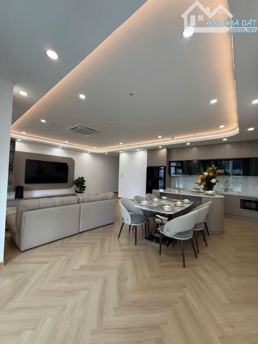 Em bán căn hộ Royal city - 72 Nguyễn Trãi - 10