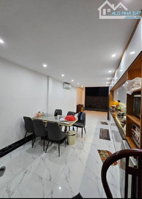 Nhỉnh 9 tỷ / 53/60 M2 Nhà 6 tầng / Ô tô Thạch Bàn - 10