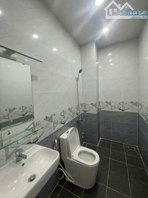 Hàng nóng Tân Phú, đường Nguyễn Quý Anh, nhà đẹp, dọn vào ở ngay - 11