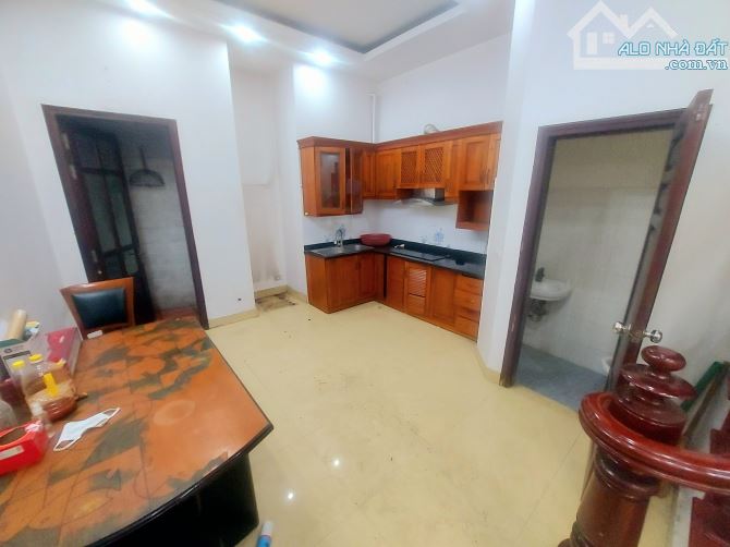 Bán nhà MINH KHAI - HM, lô góc, nhà dân xây, kết cầu chắc chắn, giá tốt - 11