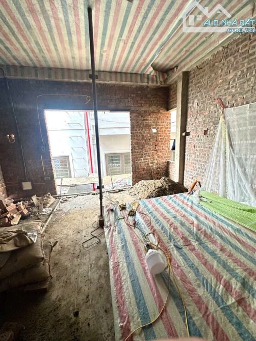 BÁN NHÀ TẢ THANH OAI, ĐANG HOÀN THIỆN, 38M2 X 6 TẦNG, GẦN PHỐ GẦN Ô TÔ, SỔ VUÔNG - 1