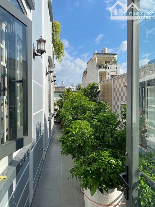 Bán nhà Gò Vấp, 4 Tầng Xe hơi đậu trong nhà, Dt 4x18m- Giá 7.8 tỷ tl - 1