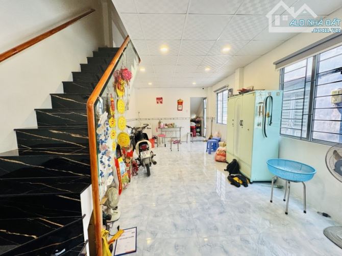 🏡 BÁN NHÀ LÔ GÓC – HẺM 212 NGUYỄN VĂN NGUYỄN, QUẬN 1 – 52M² – 3 TẦNG – 8.x TỶ - 1