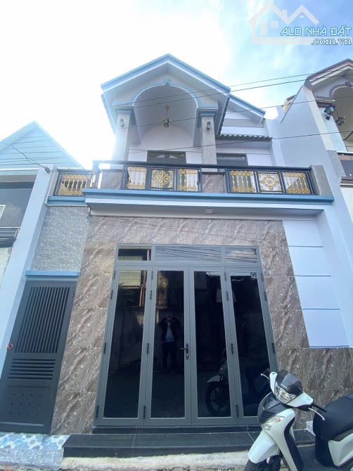 NP773 💥 Hạ giá bán căn nhà 1 trệt 1 lầu hiện đại gần giáo xứ Kim Bích - 1