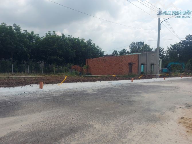 Bán đất TP.HCM ngay chân Cổng chính Khu Công Nghiệp - 1