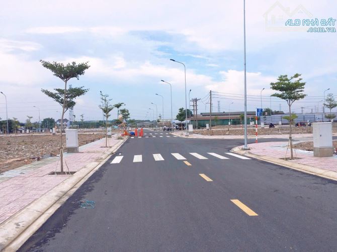 Cần Bán Lô Đất Ngay VSIP 2. Mặt Tiền DT.741. Đối Diện Cổng Xanh - 1