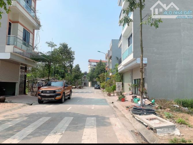 BÁN LÔ GÓC VIEW VƯỜN HOA - Giãn Dân Phương Vỹ - BN - 1