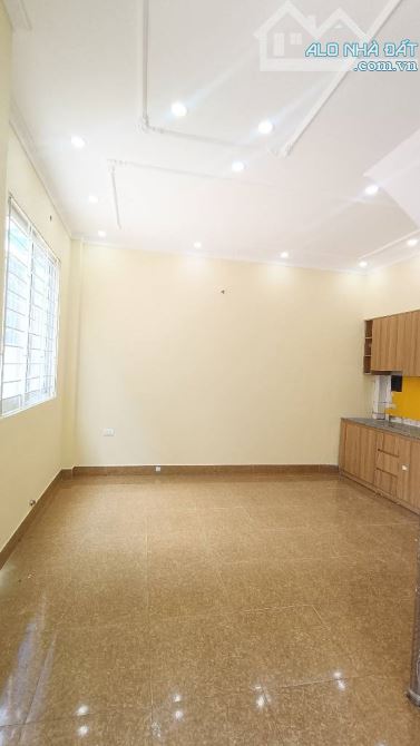 NHÀ 5T P VIỆT HƯNG LONG BIÊN .DT 35M2 GẦN CHỢ KIM QUAN .GIÁ  NHỈNH 6Đ - 1