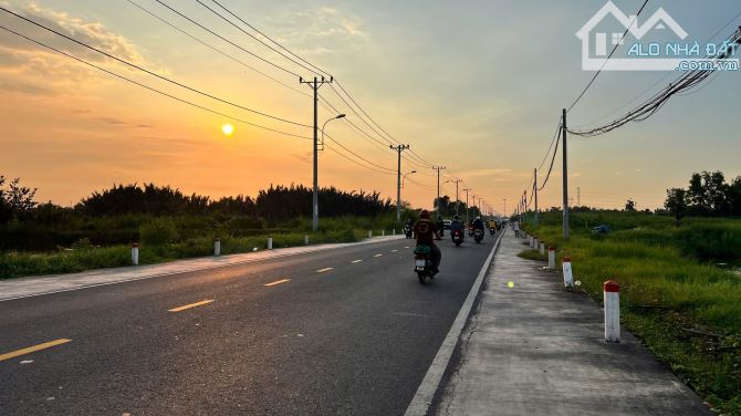 Bán lô đất nông nghiệp 4502m2 lô nhì đường Nguyễn Bình gần3 trường Đại học giá chỉ 2.3tr/m - 1