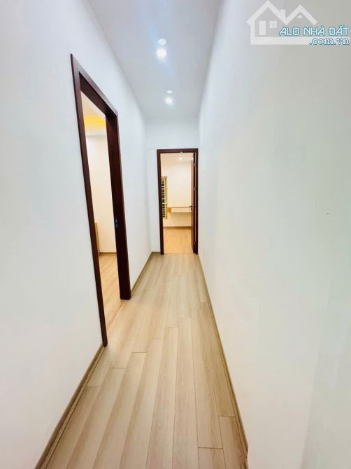 Phố Tây Kết tập thể tầng 3 lô góc 120m , ô tô đỗ dưới sân - 1
