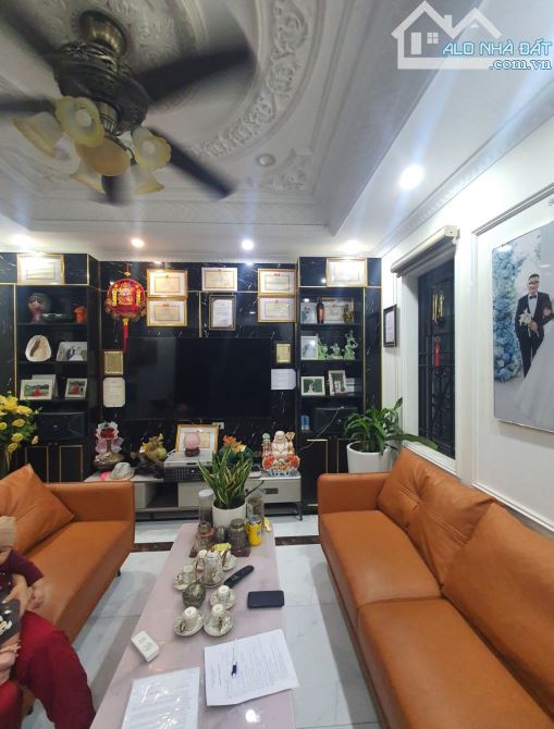 Bán nhà phố Cầu Giấy, 35m2, 5 tầng, mặt tiền 3,8m, gần phố, chỉ 7,2 tỷ - 1