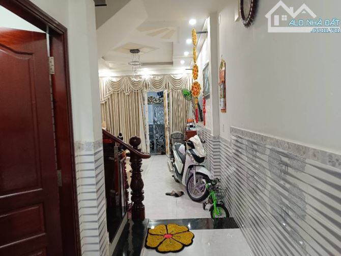 Nhà đẹp Cao Lỗ ở ngay, xe hơi đổ cửa, 3 tầng đúc BTCT, 62m2, SHR hoàn công đủ, chỉ: 8.7t.ỷ - 1