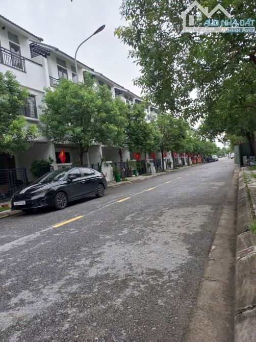 Chào bán căn nhà thô 3 tầng KĐT Quang Minh Green - 1