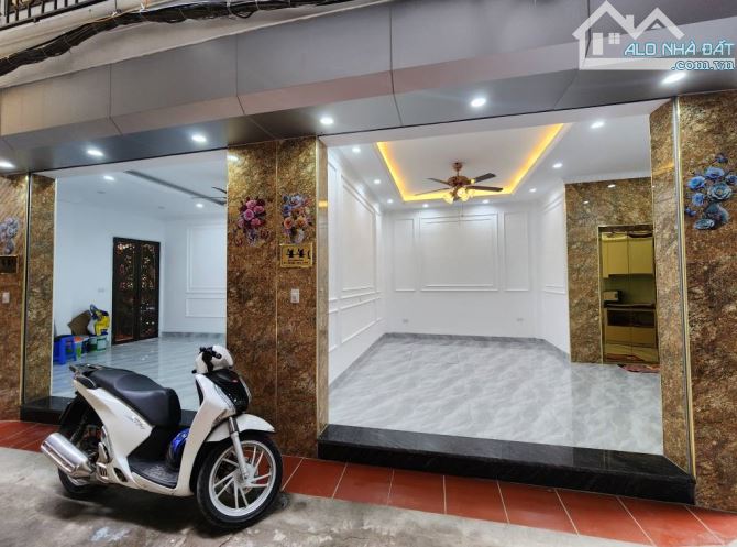 Siêu hiếm, Pháo Đài Láng, sổ 30m2, 6 tầng thang máy, giá em bán rẻ hơn thị trường 500 tr - 1