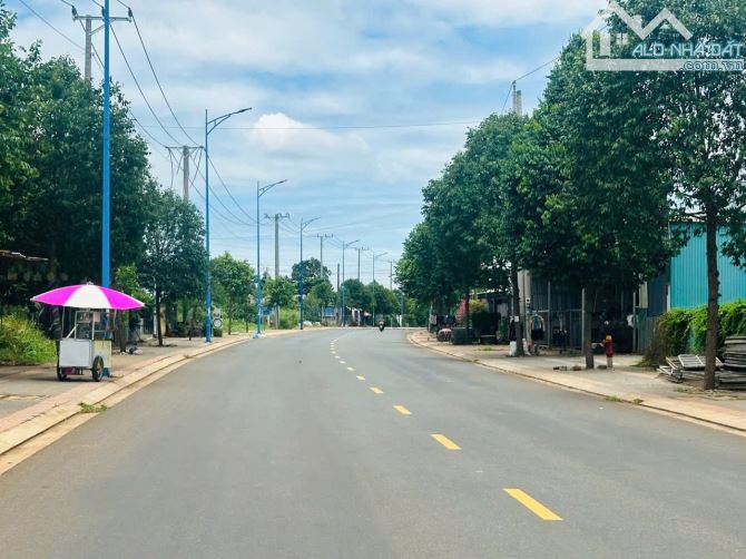 Bán Gấp Đất MT Lê Duẩn Cách Chợ 400m DT 131m giá 1tỷ970 , shr - 1
