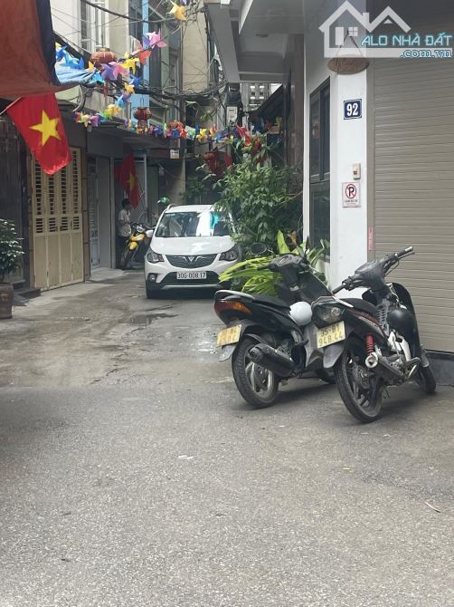 BÁN NHÀ LINH QUANG ĐỐNG ĐA 55m 5Tầng Mt 4m GIÁ 15 TỶ NGÕ THÔNG Ô TÔ ĐỖ CỬA KINH DOANH. - 1