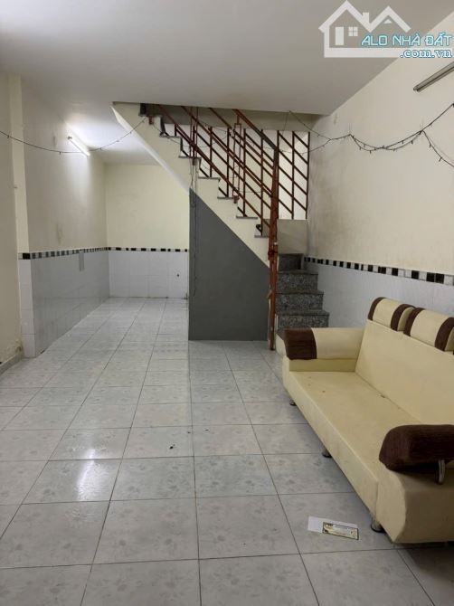 NHÀ TRỆT 1 LẦU- SHR/DSH GIÁ BÁN 1TY050 TRIỆU- MẶT TIỀN HẺM XH LONG HẬU - 1
