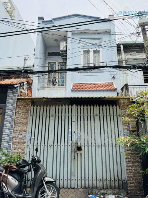 Hẻm nhựa 6m xe hơi thông - 57m2 - 2 tầng - 2 phòng sổ vuông công chứng ngay. - 1