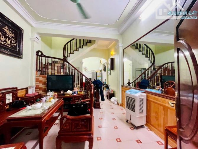 Lạc Long Quân, dân xây, gần phố, ô tô đỗ gần 45m2, 4 tầng, 11,5tỷ - 1