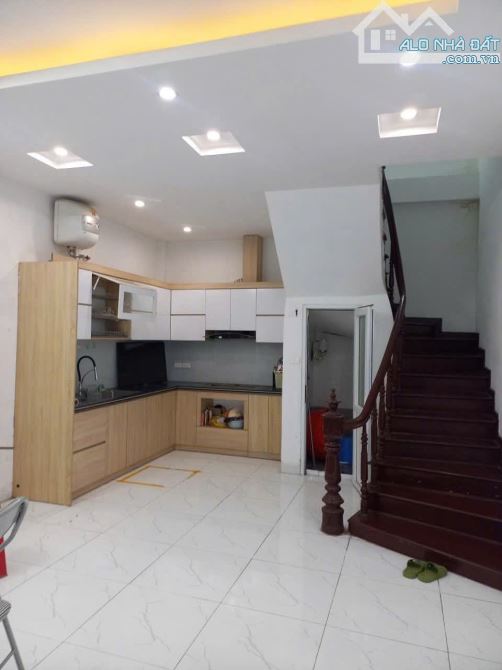 Cho thuê nhà ở đường Láng, Đống Đa, 40m2*5 tầng, 13 triệu full đồ - 1