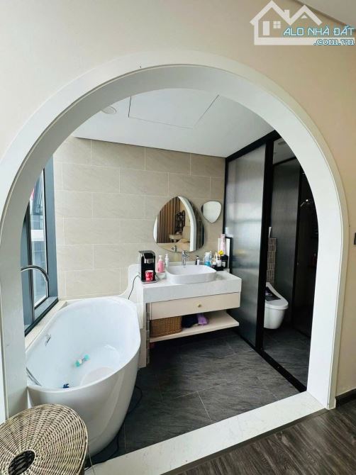 Cần bán căn hộ 2 ngủ 82m2 D