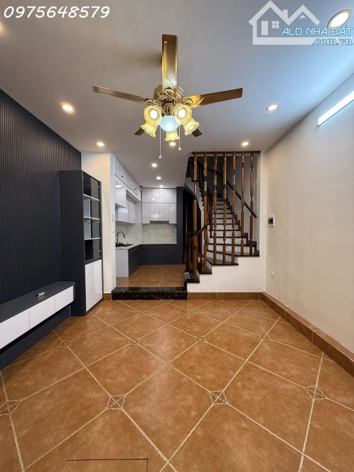 Bán nhà Nguyễn Khang 35m Gần phố Ô tô đỗ cửa Ở ngay - 1