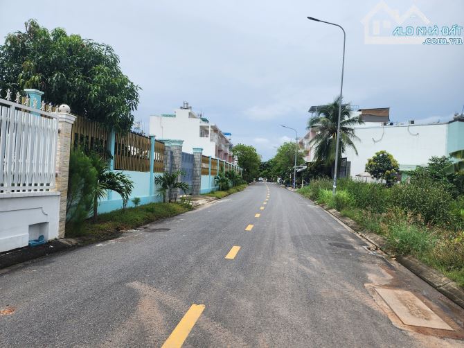 Bán đất MT Bình Nhâm 42 cách Nguyễn Chí Thanh 15m, 374m2 SHR Ngang 8,3m, chỉ 20tr/m2 TL - 1