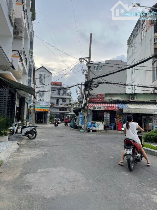 BÁN NHÀ -  HẺM XE HƠI  - VÒNG XOAY LÊ ĐẠI HÀNH  - 98M  - 9 TỎI - 1