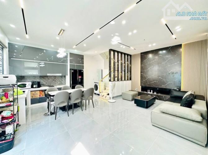 SIÊU PHẨM VÕ CHÍ CÔNG - HOÀNG QUỐC VIỆT 40M2- 5TẦNG - 7TỶ Ở , ĐẦU TƯ ĂN NGAY - 1