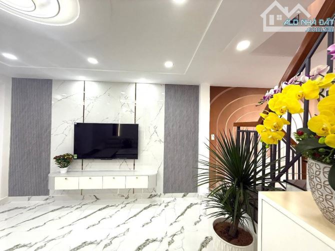 Nhà RỘNG, ĐẸP, GẦN UBND - Quang trung - Gò Vấp - 2 Tầng - 2PN,2WC - DT 44m2 - 1