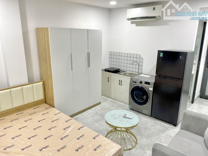 Cho thuê căn hộ Studio Ban công, Máy giặt riêng Q4 gần cầu Ông Lãnh, cầu Calmette, ĐH Luật - 1