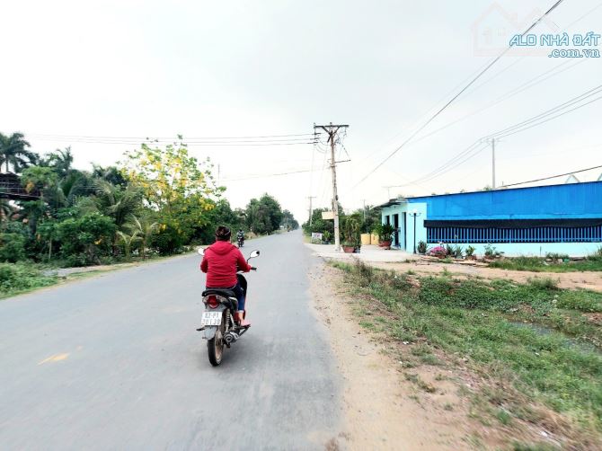 Bán đất  mặt tiền TL 823, 2000m2 SKC, xã Hòa Khánh Tây, Đức Hòa, Long An. Giá bán 15 tỷ - 1