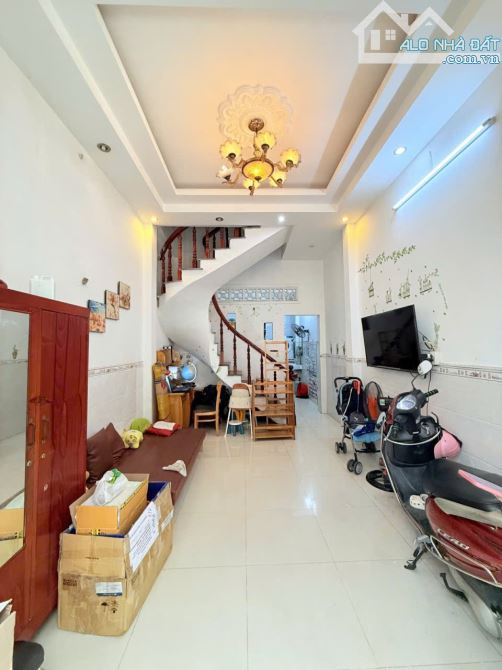 Nhà mới có chỗ đậu ô tô, gần C/c Ruby Nguyễn Sỹ Sách, 3.95 tỷ - 1