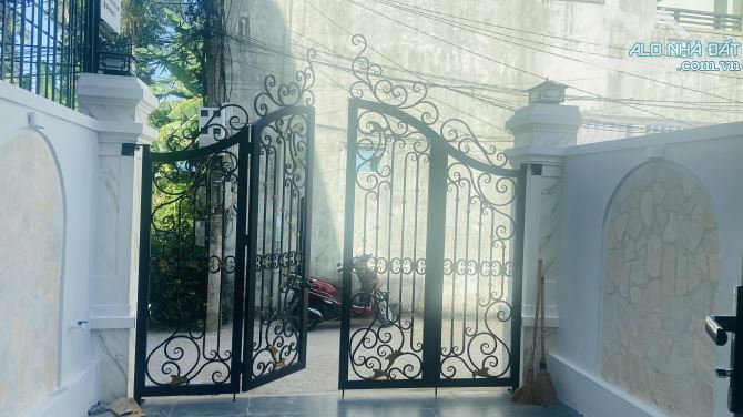 Bán nhà mới mang vali vào ở sau lưng đồng khởi đường ô tô - 1