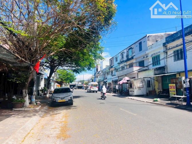 BIỆT THỰ GÓC 3 MẶT Tiền-ĐI BỘ RA QUẢNG TRƯỜNG BIỂN-dt:147m2-8x18-full thổ cư - 1