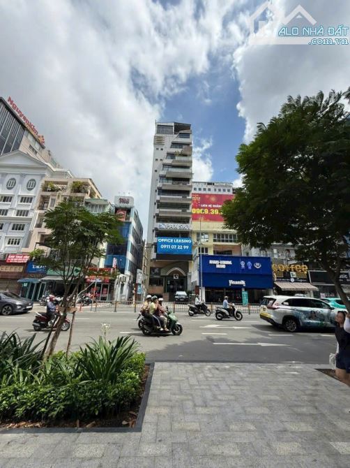 Bán nhà MT 186-186 Bis Nguyễn Thị Minh Khai, P06, Quận 3, DT:10x30m NH 12 KC hầm 14 tầng - 1