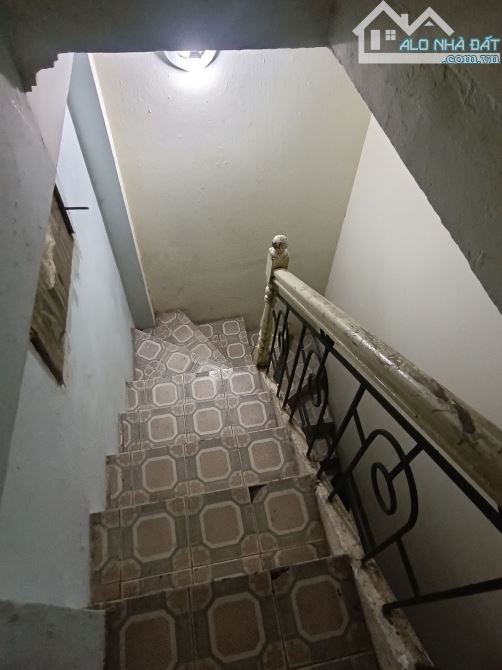Cho thuê nhà ngõ 11 Thịnh Quang, 3 tầng x 22m2, 2 ngủ, 7 triệu/tháng - 1