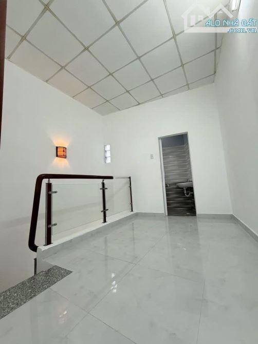 Cho thuê nhà MT đường Lý Chính Thắng,P6, Q3, Trệt +lầu 4x18m - 20 Triệu - 1