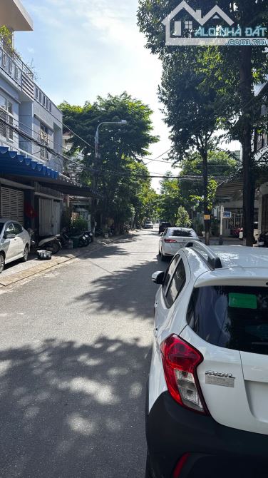 🏡 BÁN ĐẤT GIÁ TỐT 69TR/M2, TẶNG NHÀ CẤP 4 – MẶT TIỀN ĐƯỜNG HUY CẬN, DT 143 M2 VỊ TRÍ TRUN - 1